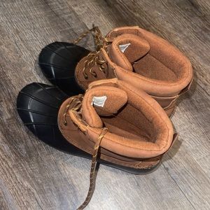 Duck boots